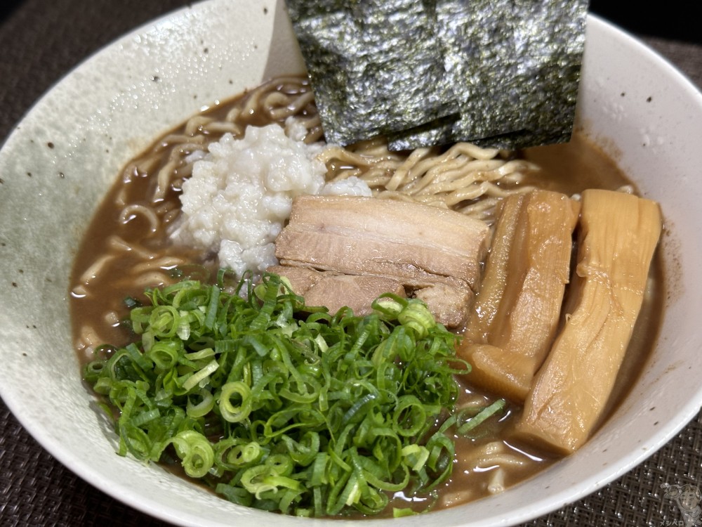 濃厚とんこつ豚無双「濃厚無双ラーメン海苔トッピング」。濃厚ドロッドロでヤミツキの旨さ！