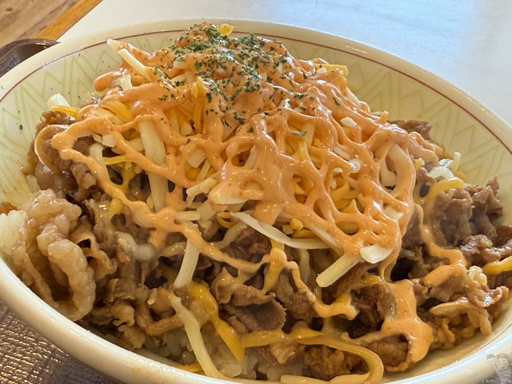 【すき家】明太マヨチーズ牛丼。ミックスチーズと明太マヨたっぷりの春の期間限定メニュー