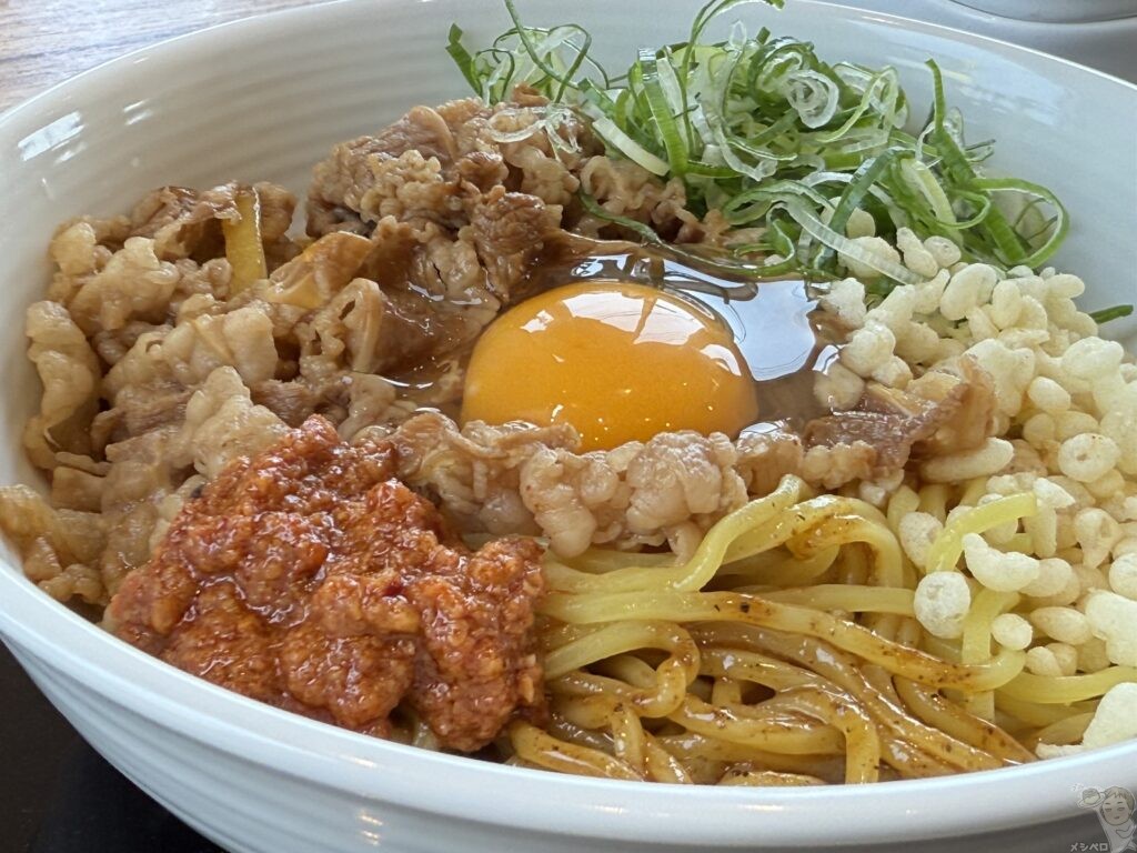 【吉野家】牛玉スタミナまぜそば。魚介の旨みきいたさっぱりコクある冷やしまぜそば