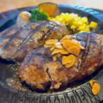 フライングガーデンの創業祭。衝撃の450g爆ハン!!期間限定「超大型爆弾ハンバーグ」食べたら白飯が捗った