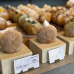 【栃木佐野】TRUFFLE DONUT栃木佐野店。揚げたても楽しめる!!行列のできる話題の生ドーナツ専門店