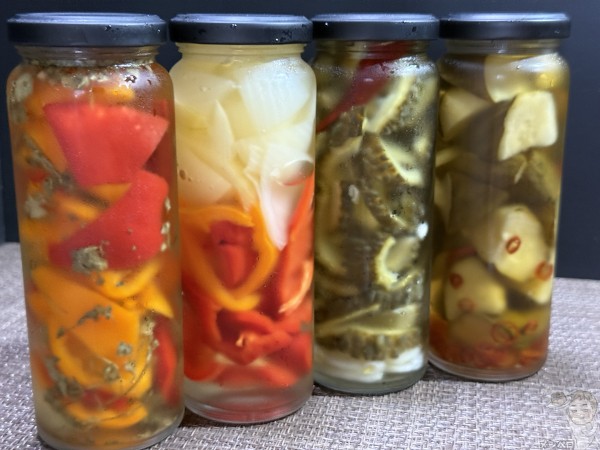 【豆知識】超簡単!!ピクルスの蓋が開かない時に簡単に開けるたった一つの方法